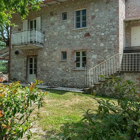 La Corte 6, Emma Villa