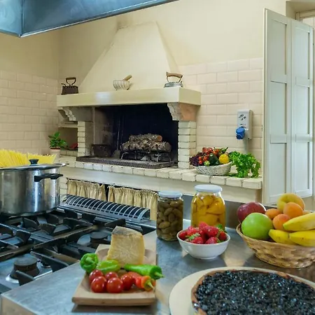 La Corte 6, Emma * Montecastrilli