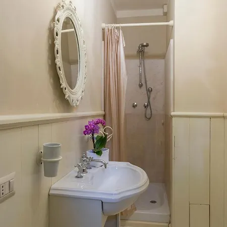 La Corte 6, Emma Villa *