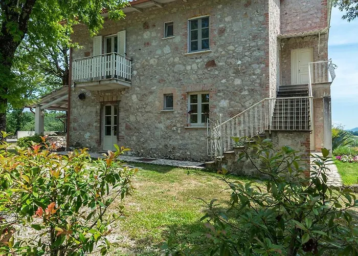 La Corte 6, Emma Villa