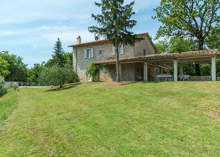 La Corte 6, Emma Villa Montecastrilli