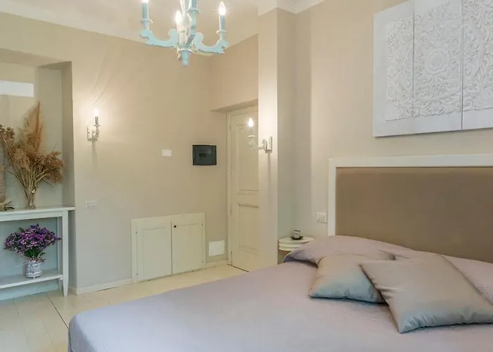 Vila La Corte 6, Emma *