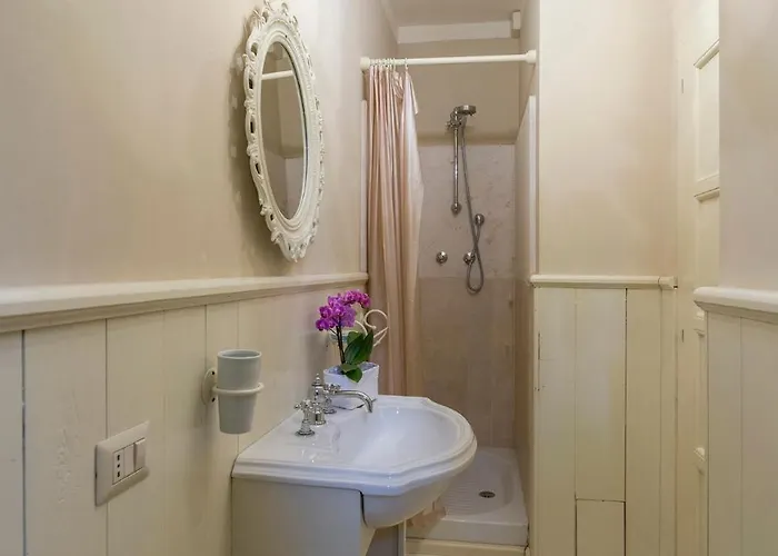 La Corte 6, Emma Villa *