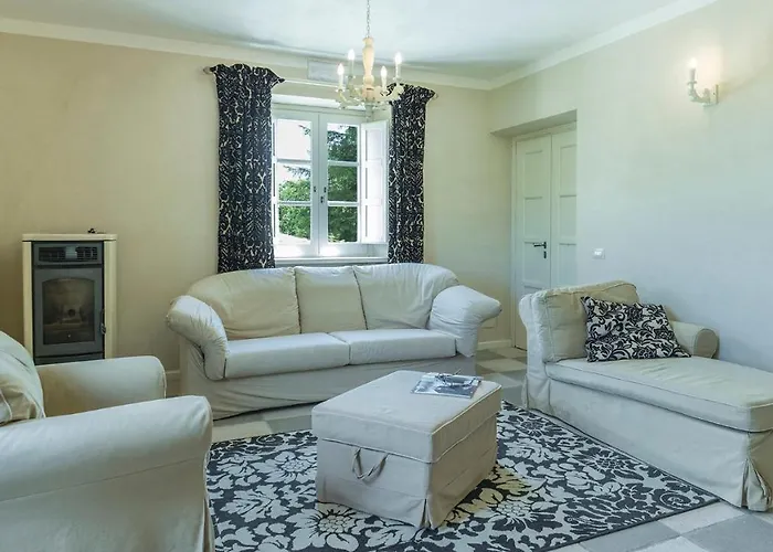 La Corte 6, Emma * Montecastrilli