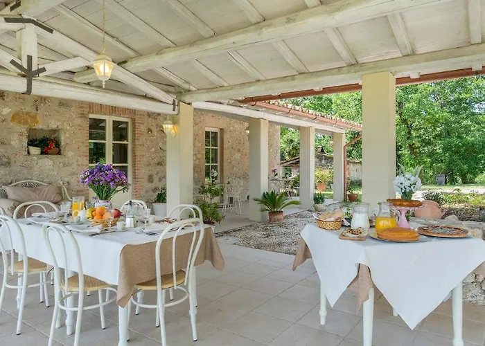 Villa La Corte 6, Emma Montecastrilli