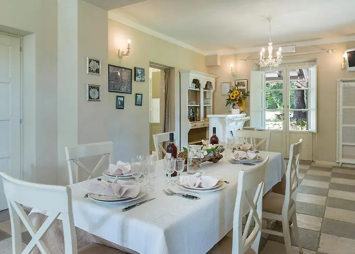 Villa La Corte 6, Emma Montecastrilli